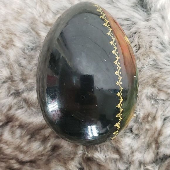RARE VINTAGE RUSSIAN HAND PAINTED BLACK LAQUERED LARGE EGG DECOR - NO STAND - Picture 6 of 10